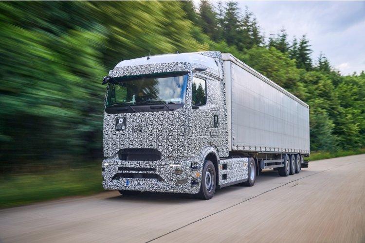 E-trucks on the Swabian Alb: Daimler testing the eActros 600 for long-distance haulage