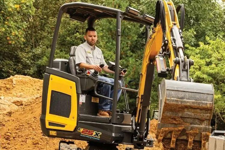 New Holland Launches E25X Electric Mini Excavator
