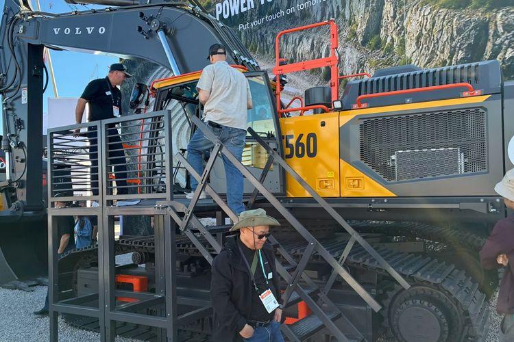 Volvo CE Unveils New 56-Ton EC560 Excavator