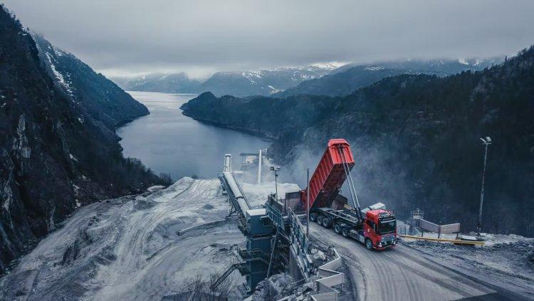 Volvo Autonomous Solutions removes safety driver at Brönnöy Kalk