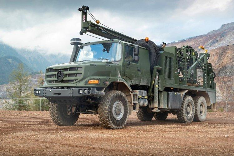 Mercedes Benz truck delivers Zetros trucks to Ukraine Defense Ministry