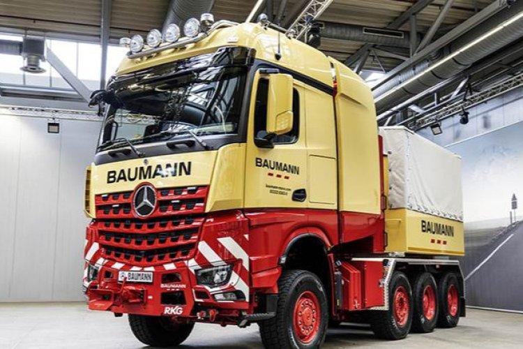 Mercedes-Benz Delivers 1,000-Ton Heavy-Duty Transport Truck to Viktor Baumann
