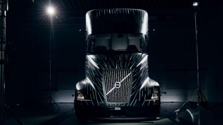 Volvo Trucks Unveils SuperTruck 2 and New Connectivity Services at ATA 2023 MCE