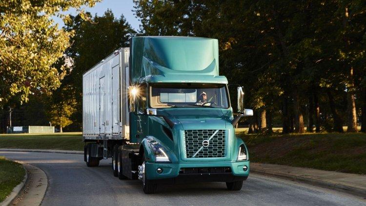 Volvo Trucks Unveils SuperTruck 2 and New Connectivity Services at ATA 2023 MCE