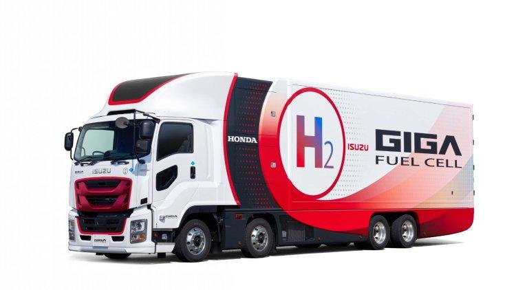 Isuzu and Honda unveil Giga Fuel Cell truck at Japan Mobility show 2023