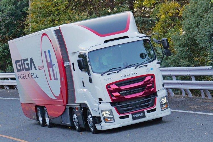 Isuzu and Honda Test Fuel Cell Truck on Japanese Roads