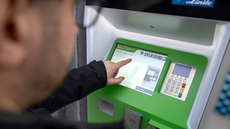 Daimler Truck and Linde Engineering debut subcooled liquid hydrogen refueling for heavy trucks