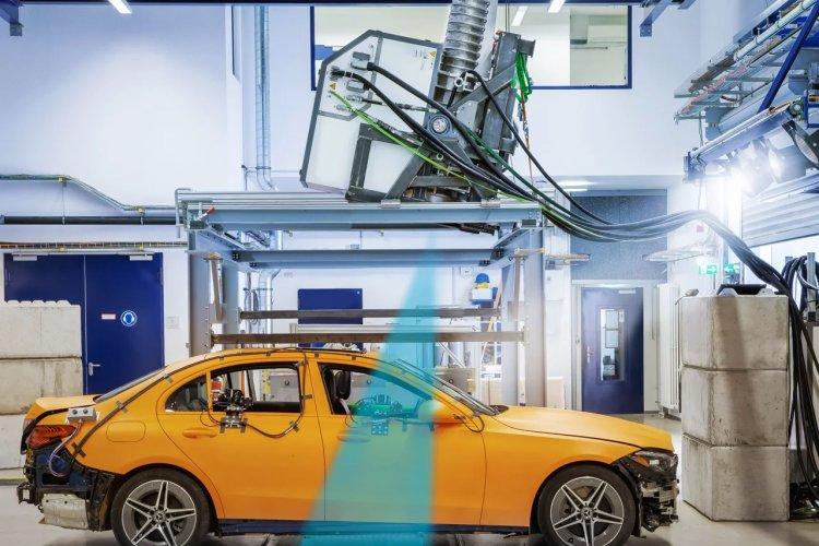 Mercedes-Benz conducts world's first X-ray crash test