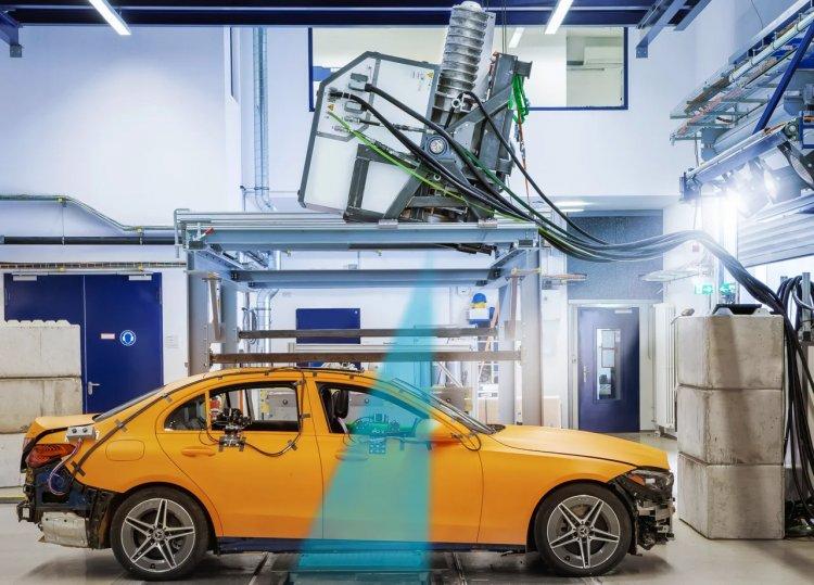 Mercedes-Benz conducts world's first X-ray crash test