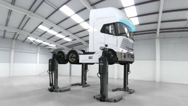 Maha UK unveils C_RGA Mobile Column Lift at Road Transport Expo
