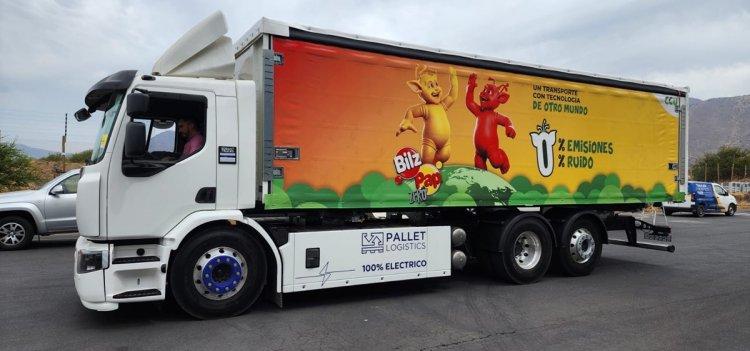 Renault Trucks delivers its first electric trucks to Chile