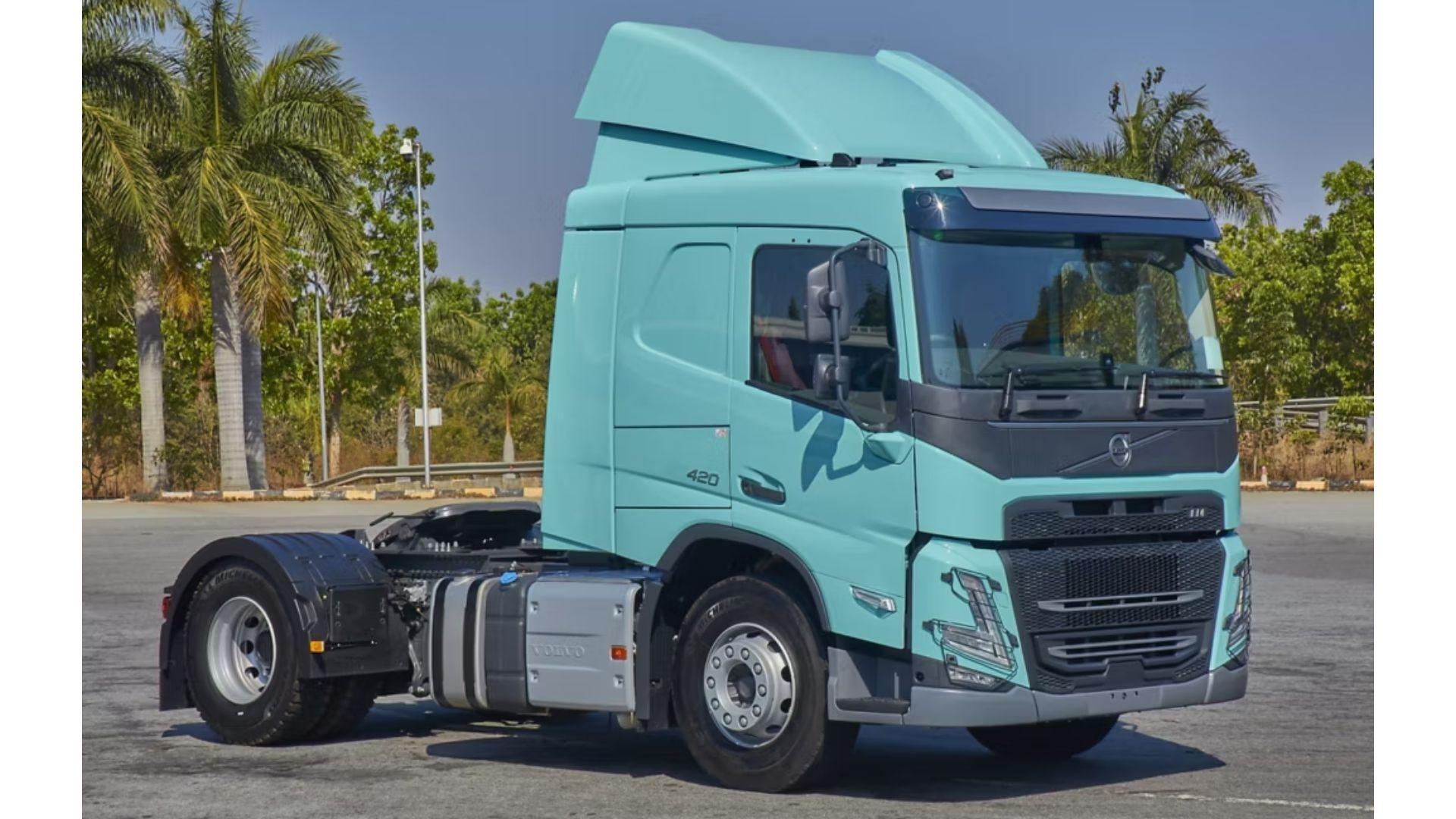Volvo Trucks India delivers 20 Gas-Powered Trucks to Delhivery