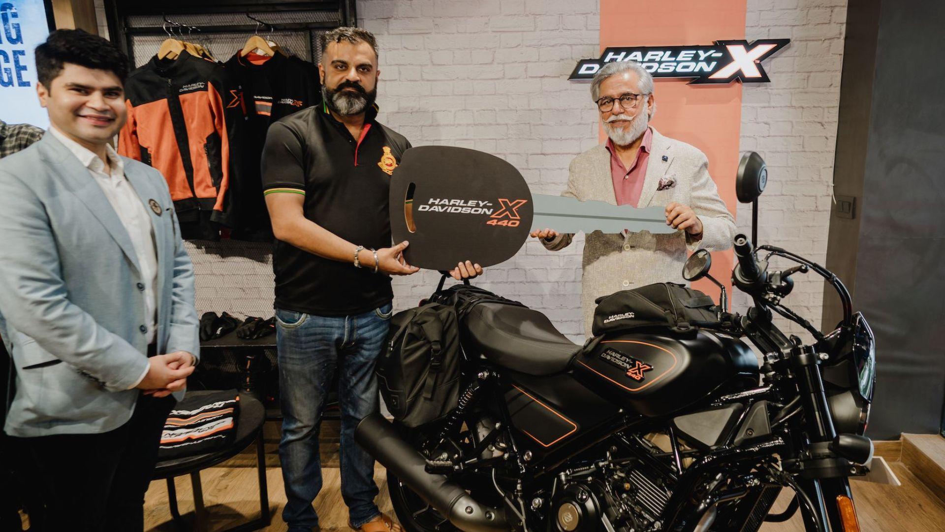 Hero Motocorp Inaugurates First ‘Hero Premia’ Store in New Delhi