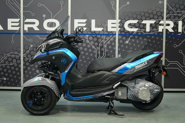 White Motorcycle Concepts launches the WMC300E+ at the CENEX Expo.