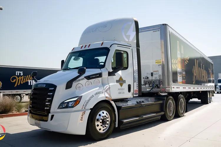 Daimler Truck North America delivers eCascadia to Reyes Beverage Group