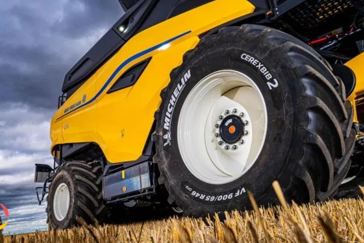 New Holland and Michelin Equip CR11 Combine Harvester with Ultraflex Technology Tyres