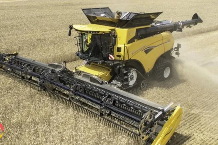 New Holland Twin Rotor CR Combines for Redefine Harvesting Efficiency