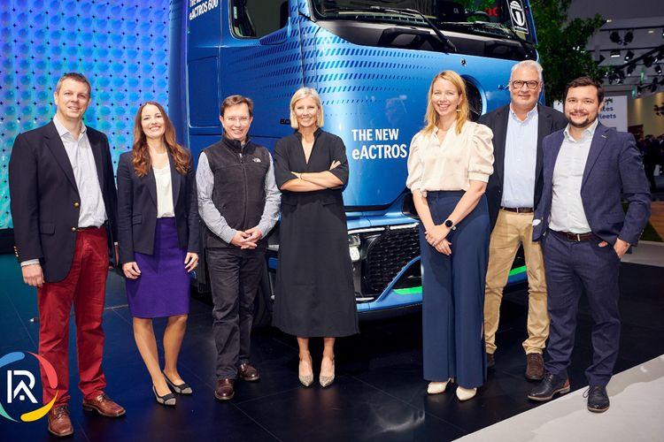 Mercedes-Benz Trucks received the order from Amazon