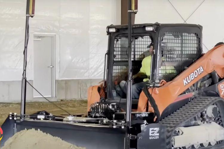 Ligchine Launches E-Z Grader for Compact Track Loaders