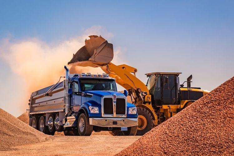 Kenworth Enhances T880S Performance Hood for T880 Trucks