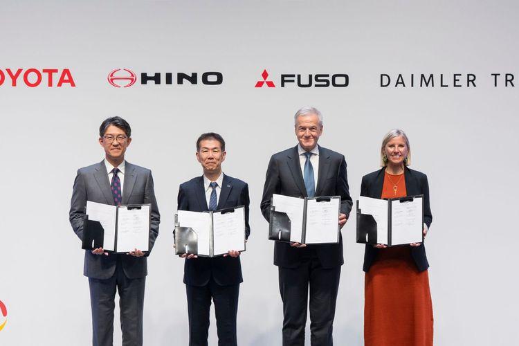Mitsubishi Fuso and Hino Set to Merge as Daimler and Toyota Confirm Agreement