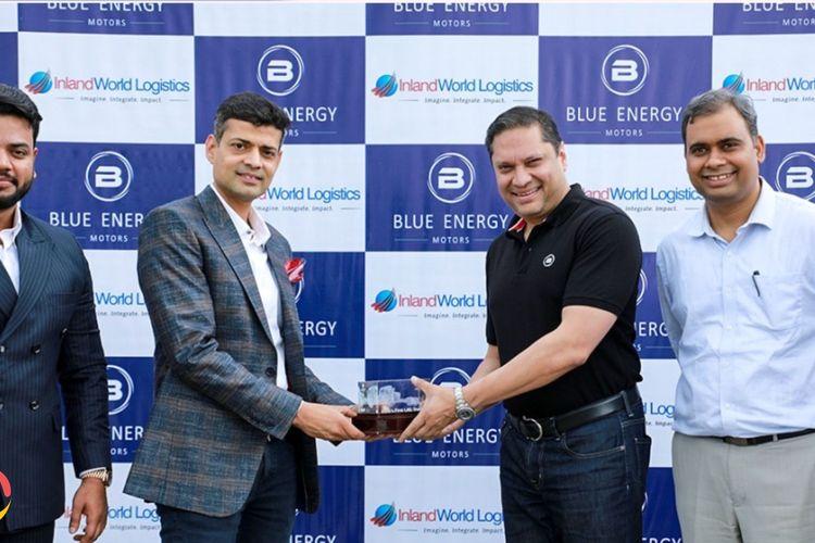 Blue Energy Delivers LNG Trucks to Inland Logistics