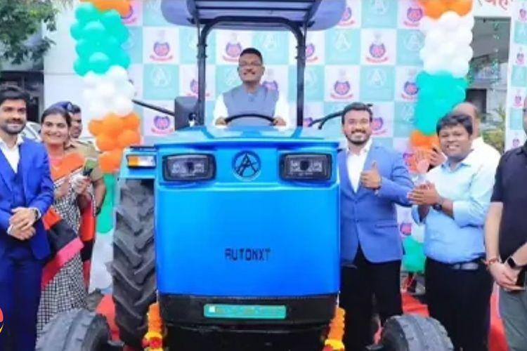 Maharashtra Launches the First Electric Tractor