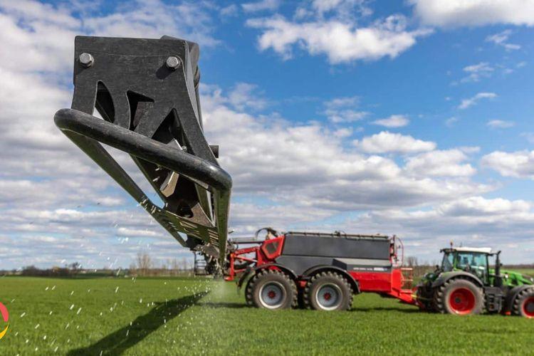 HORSCH Leeb Xeric 14 FS Spreader Ready for 2026