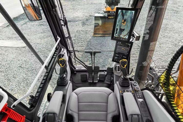 Develon -9 Excavators Ready for Engcon Tiltrotators