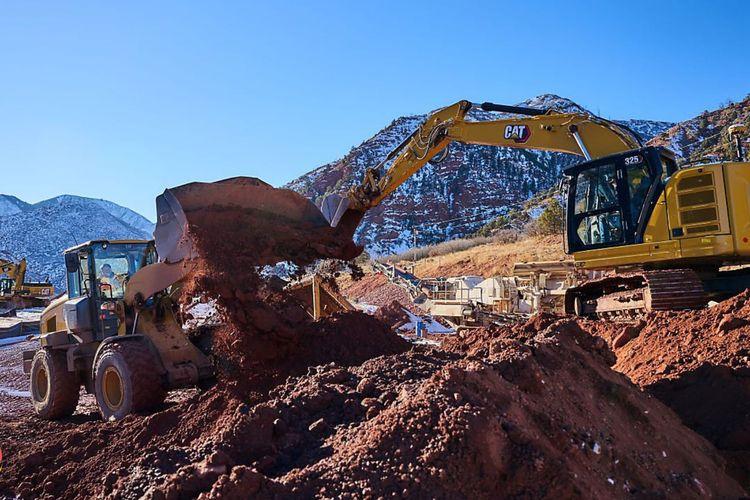 Caterpillar Unveils New Heavy-Duty Cat 325 Excavator