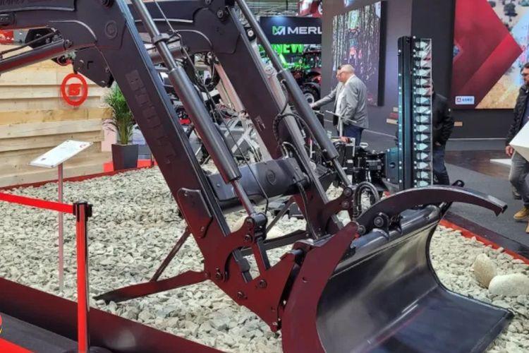 STOLL Debuts TracLift Front Loader at LAMMA 2026