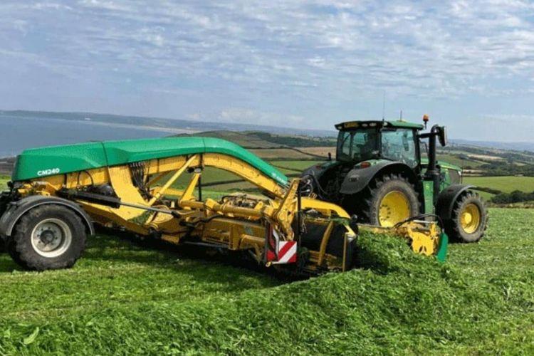 Oxbo Expands CM240 Twin Merger Production to UK