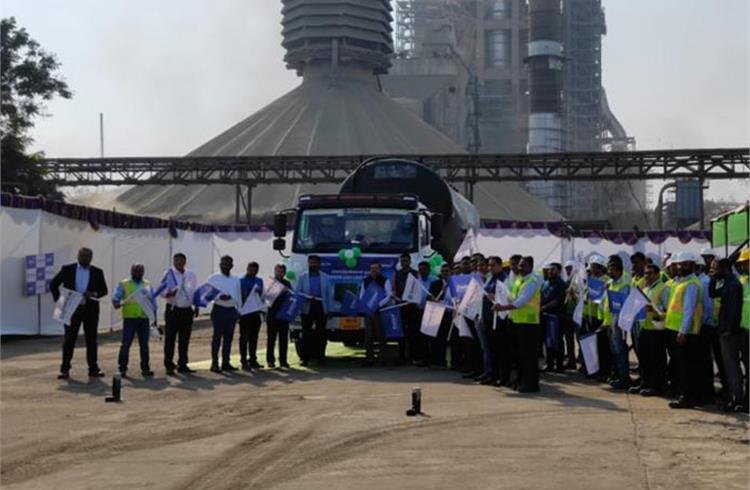 Dalmia Bharat Launched its first fleet of LNG trucks partnered with GreenLine Logistics