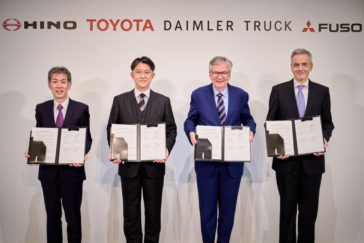 "Major Truck Industry Collaboration: Daimler, Mitsubishi Fuso, Hino, and Toyota Merge and Accelerate Advanced Technology Development"