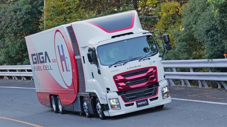 Isuzu and Honda Test Fuel Cell Truck on Japanese Roads