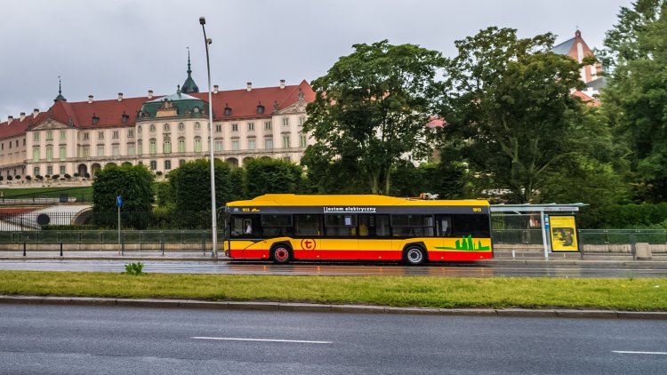 Warsaw Adds 12 Solaris Urbino 12 E-Buses to Growing Electric Fleet