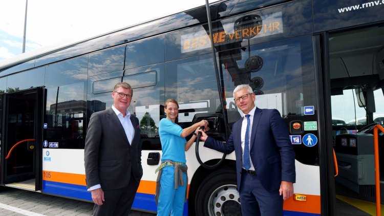 Daimler Buses & ESWE Verkehrsgesellschaft Celebrate Electrified Depot Completion